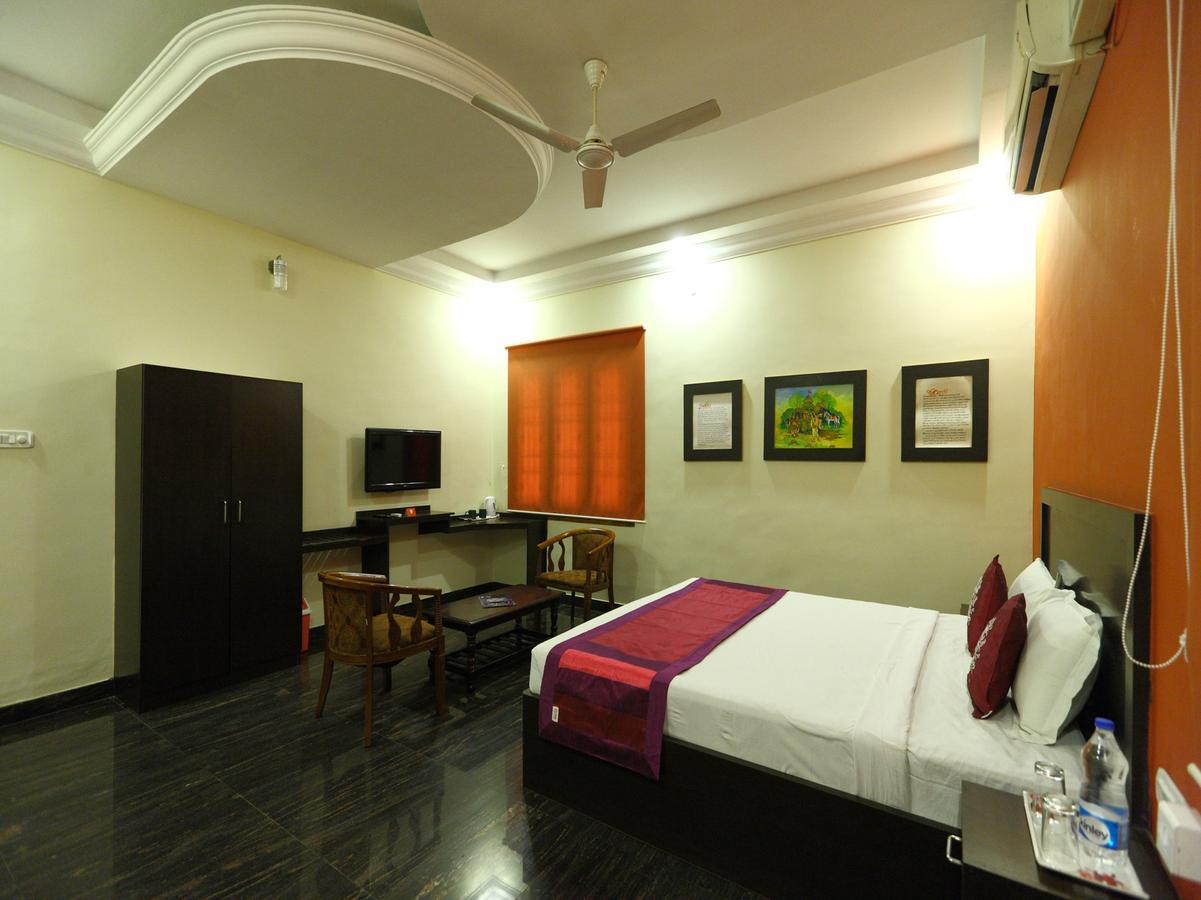 Oyo 7355 Covinille Bed and Breakfast Madurai Exteriör bild